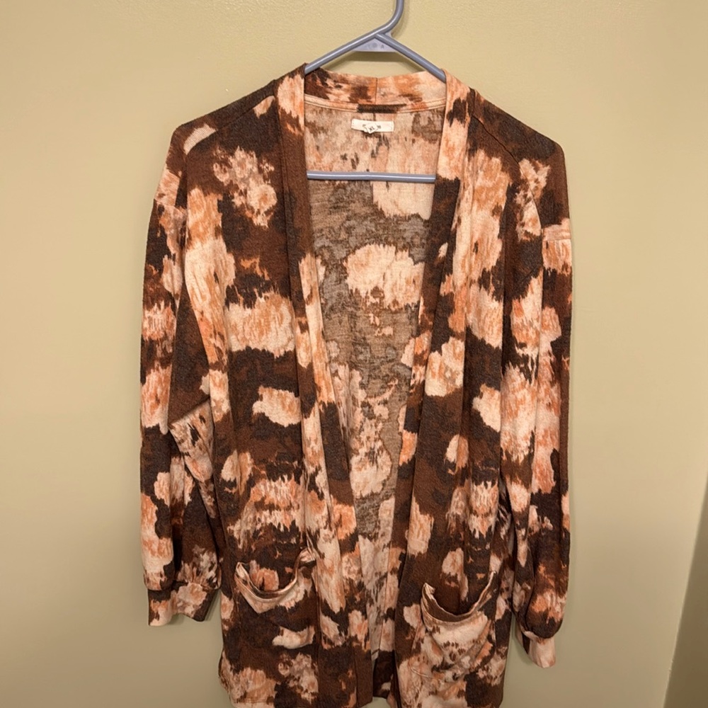 👇 price drop Women's XL Cardigan. Super cute.